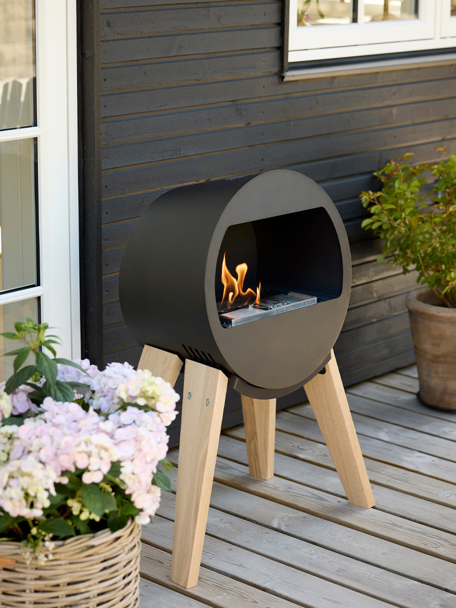 Aduro B2 bioethanol fireplace in sleek black, showcasing an open front design for warmth and ambiance in a modern setting.