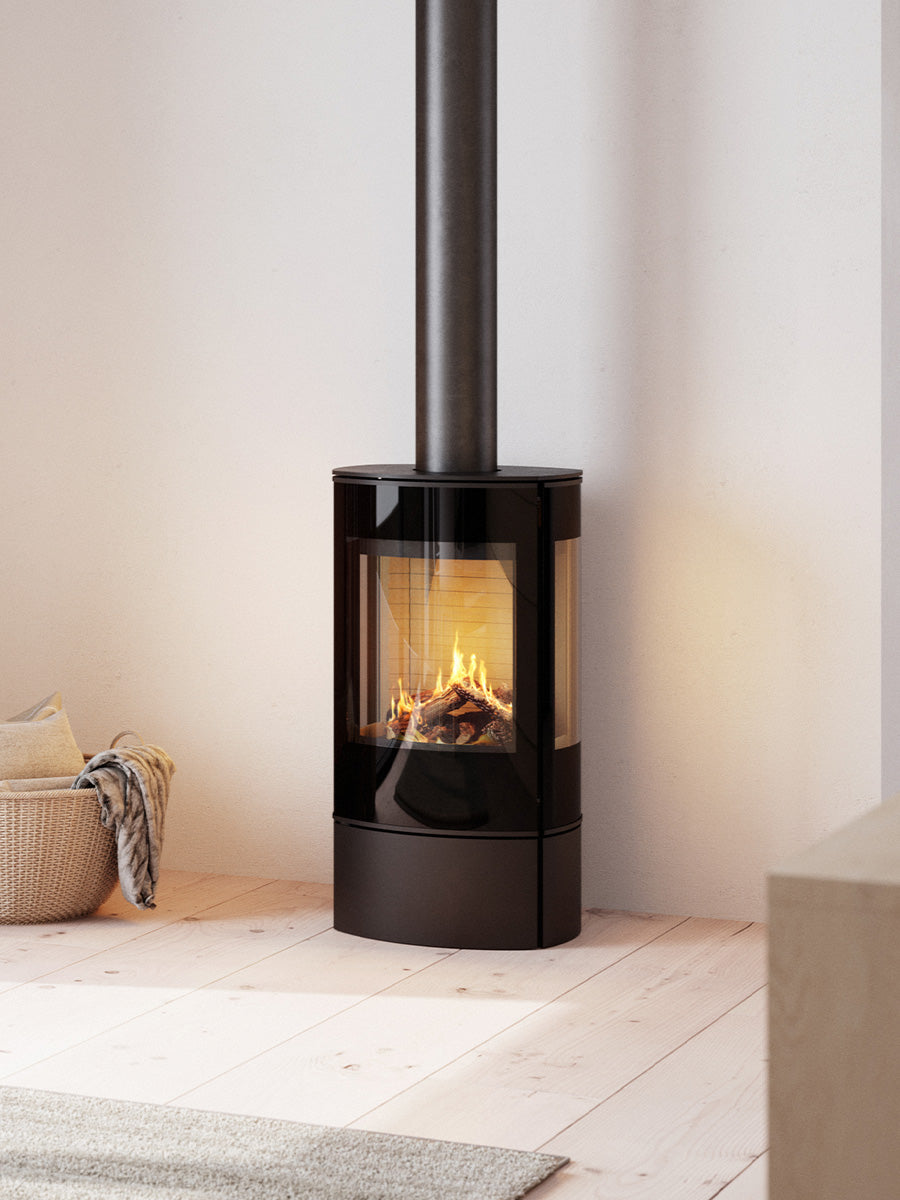 Elegant freestanding RAIS Caro 90 gas fireplace with glass door and side panels showcasing vibrant flames.