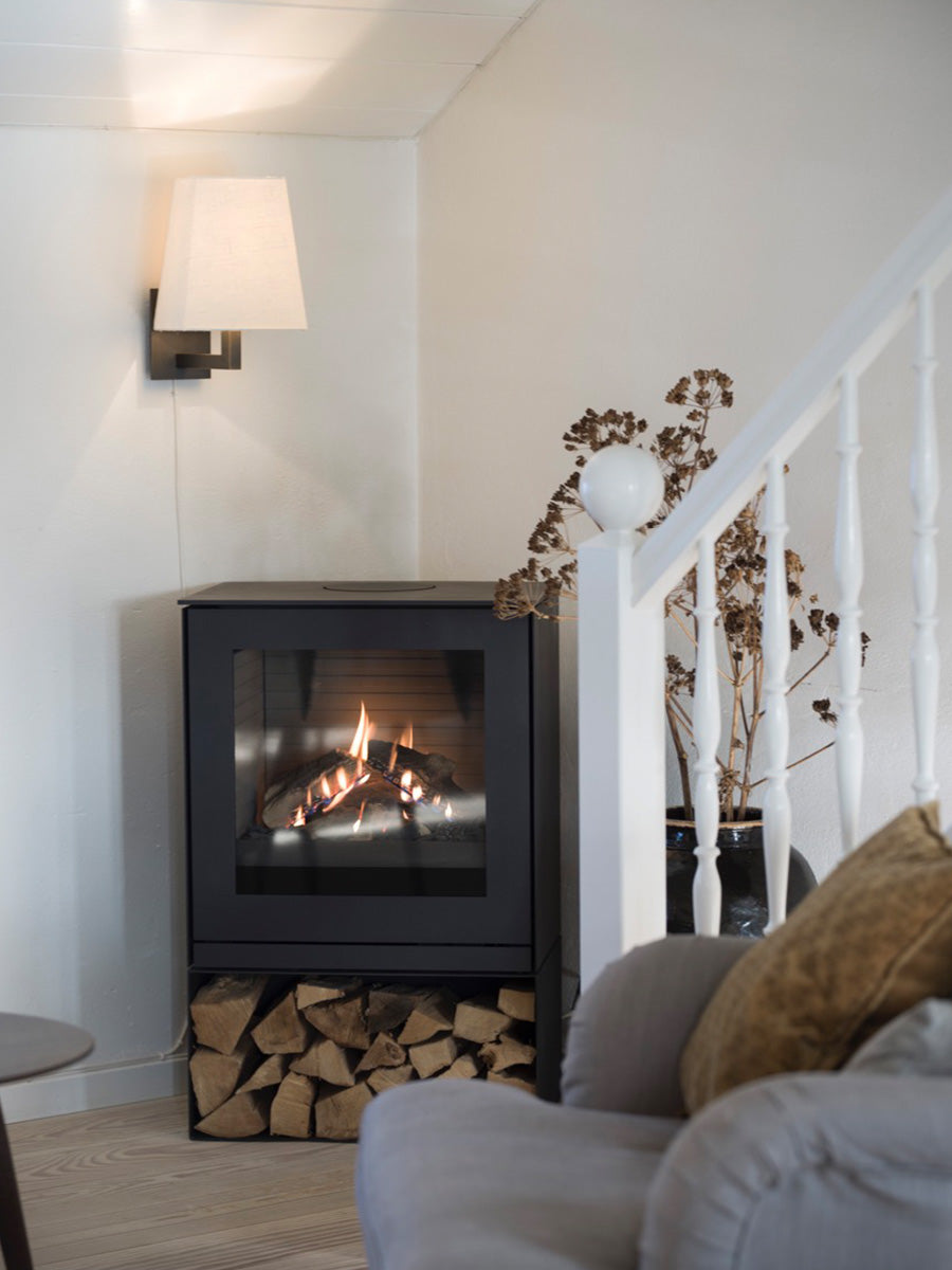 Sleek black RAIS Q-Tee 2 gas stove with cubist design, showcasing clean lines and modern aesthetic in a bright setting.