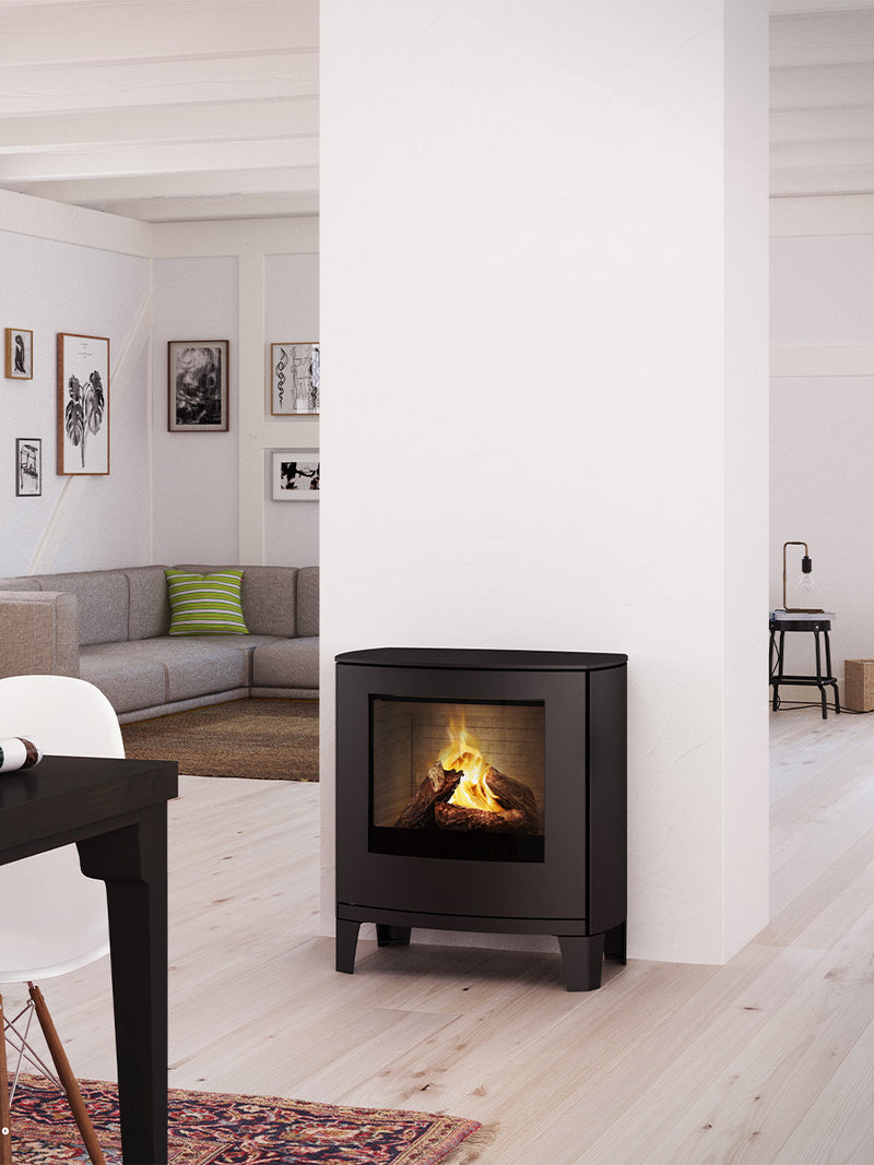 Round RAIS Q-Tee 2 C Gas Stove in sleek black finish, showcasing its elegant curved design and wide door.