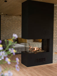 Side view of RAIS Visio 70 RD gas fireplace insert, showcasing glass fronts and sleek black design.